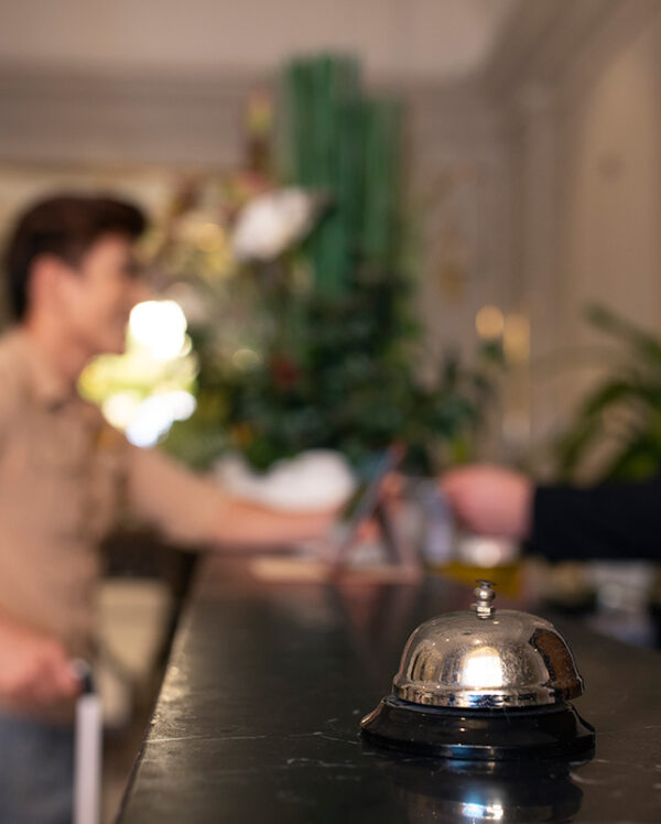 hotel-receptionist-work